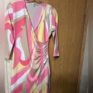 Figure flattering, wrap around look dress in fresh peach and lemon pastels sz Sm